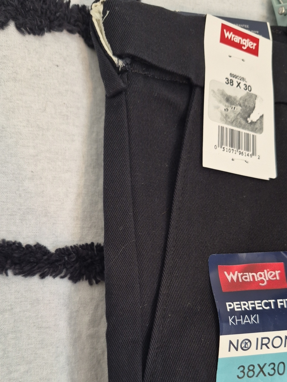NWT Mens Wrangler Size 38x30 Flat Front No Iron Perfect Fit Khaki Pants Black - Picture 7 of 12